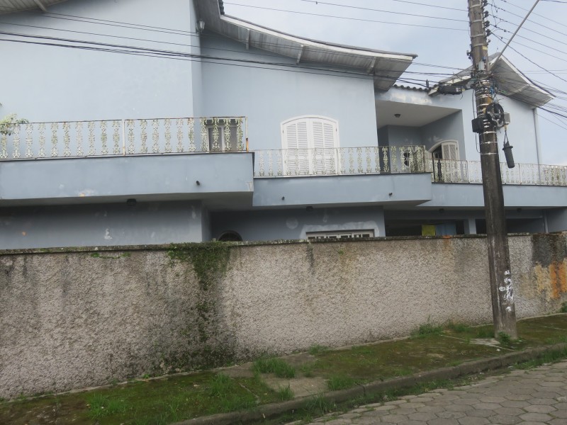 SOBRADO PERTINHO DO CENTRO NO FAZENDINHA