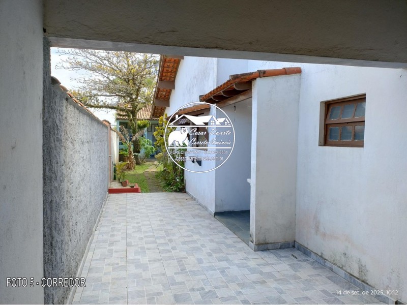 CASA DE ESQUINA EM AVENIDA COMERCIAL COM EDÍCULA E 3 DORMITÓRIOS