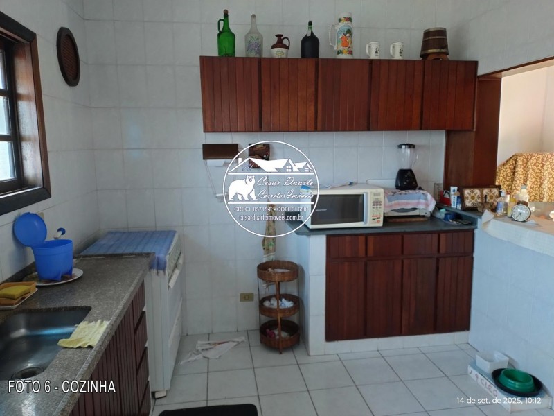 CASA DE ESQUINA EM AVENIDA COMERCIAL COM EDÍCULA E 3 DORMITÓRIOS