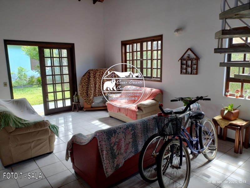 CASA DE ESQUINA EM AVENIDA COMERCIAL COM EDÍCULA E 3 DORMITÓRIOS