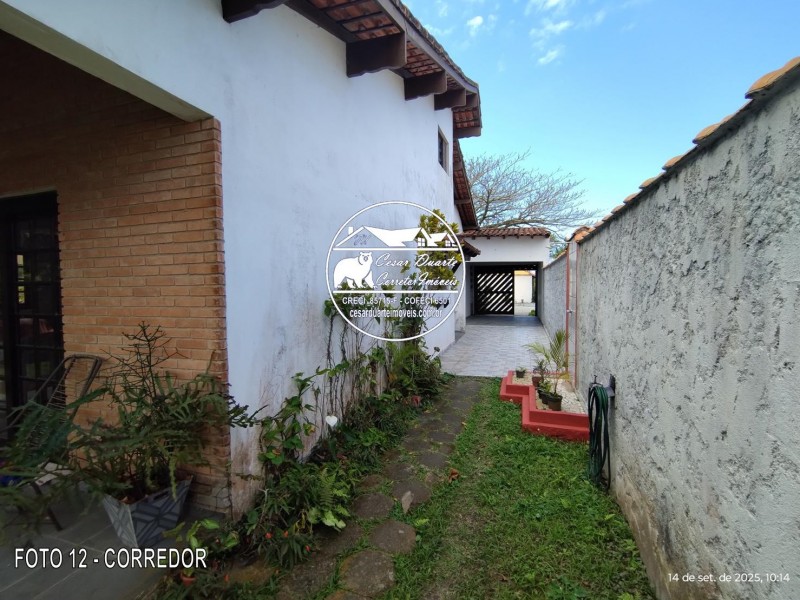 CASA DE ESQUINA EM AVENIDA COMERCIAL COM EDÍCULA E 3 DORMITÓRIOS