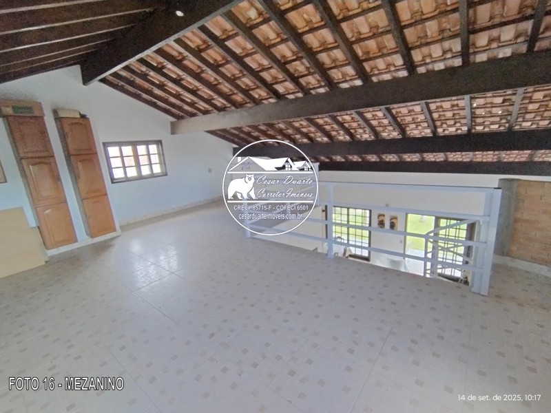 CASA DE ESQUINA EM AVENIDA COMERCIAL COM EDÍCULA E 3 DORMITÓRIOS