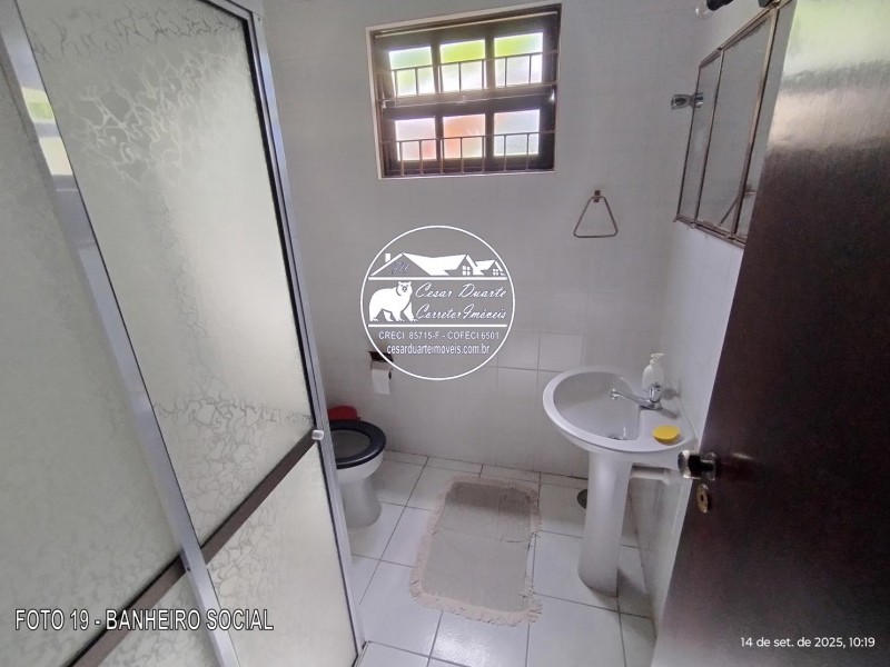 CASA DE ESQUINA EM AVENIDA COMERCIAL COM EDÍCULA E 3 DORMITÓRIOS