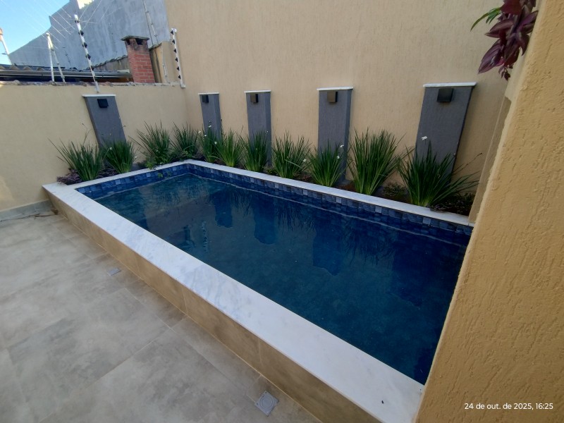 CASA NOVA LADO PRAIA COM 2 DORM E PISCINA 