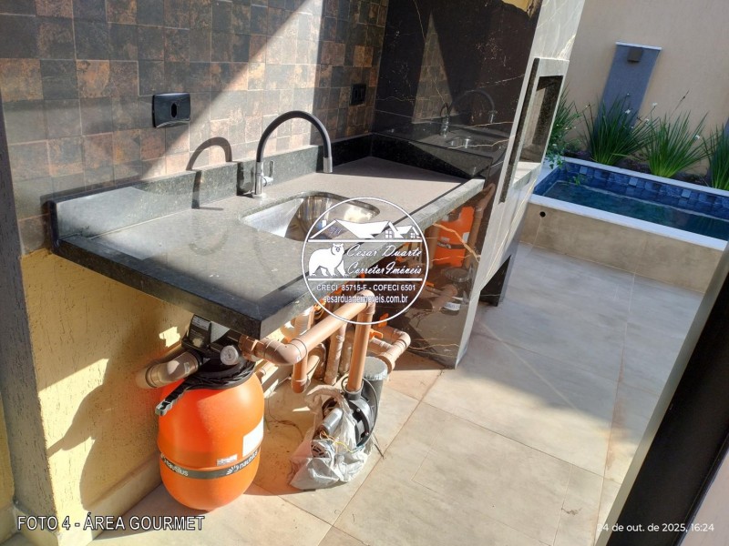 CASA NOVA LADO PRAIA COM 2 DORM E PISCINA 