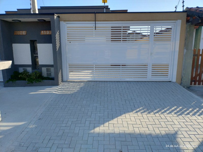 CASA NOVA LADO PRAIA COM 2 DORM E PISCINA