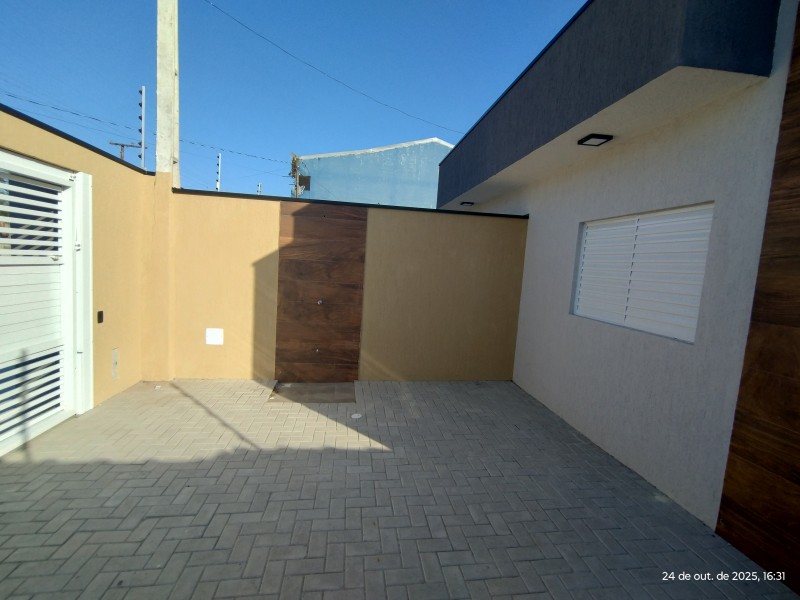 CASA NOVA LADO PRAIA COM 2 DORM E PISCINA