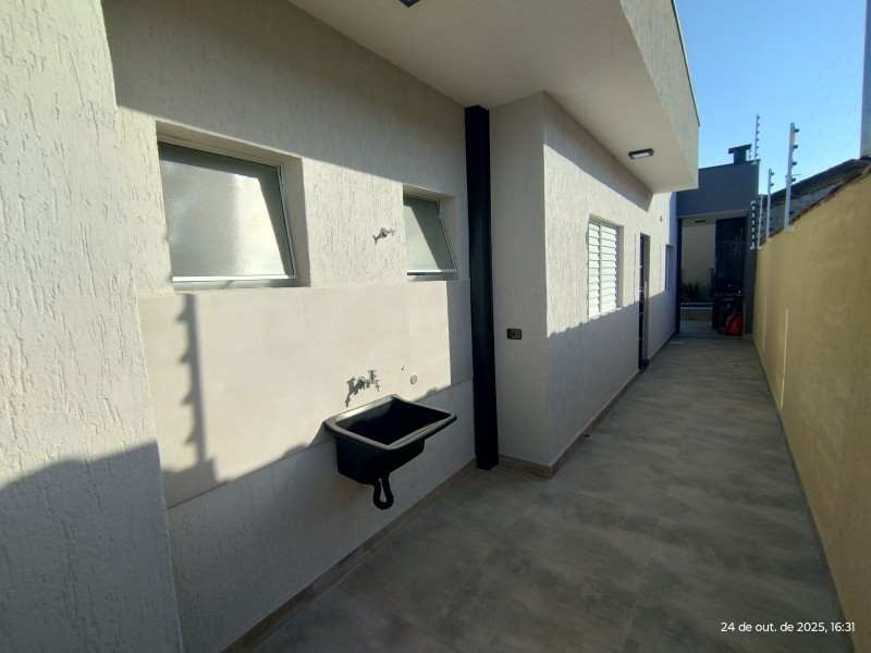 CASA NOVA LADO PRAIA COM 2 DORM E PISCINA