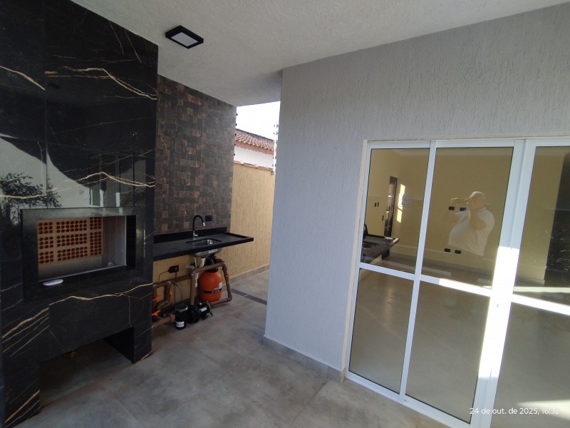 CASA NOVA LADO PRAIA COM 2 DORM E PISCINA