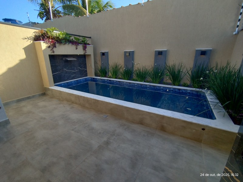 CASA NOVA LADO PRAIA COM 2 DORM E PISCINA